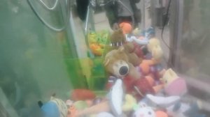 Как обменять маленькие игрушки на больше в автомате-хватайки!!! Играю и рассказываю!