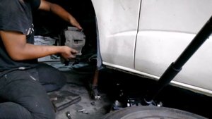 Toyota Hiace H200 2kd(model poslaju) brake rotor+brake pad replacement