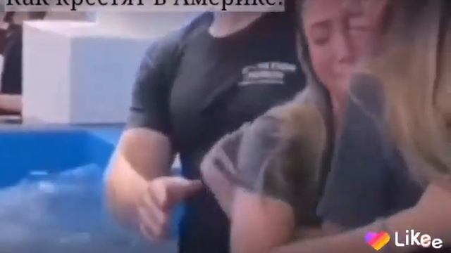 Как креститься в Америке и в России. смотреть онлайн