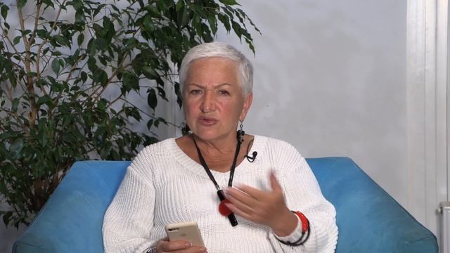 Сплетни и разговоры за спиной. Как реагировать на сплетни? | Ирина Блонская смотреть онлайн