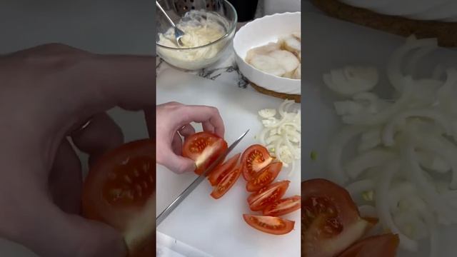 Филе трески с сыром и овощами в духовке