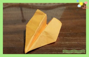 Как сделать бумажный самолётик из стикера.