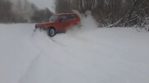 нива 2121 в глубоком снегу