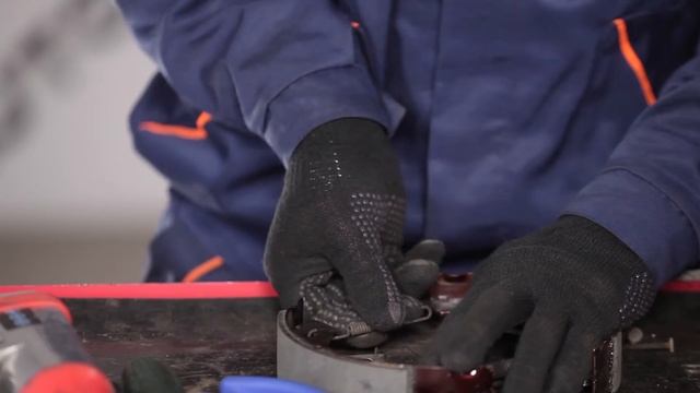 Πώς αντικαθιστούμε πίσω παπουτσια φρενων σε DACIA LOGAN LS [ΟΔΗΓΊΕΣ AUTODOC] смотреть онлайн