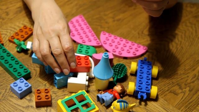 Знакомство с деталями. Урок 1: Гусеничка. Lego конструирование. Лего смотреть онлайн