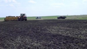 Кировцы К-744 Р1 и К-700 с сеялками СКС-2,1 "Омка" на посеве овса