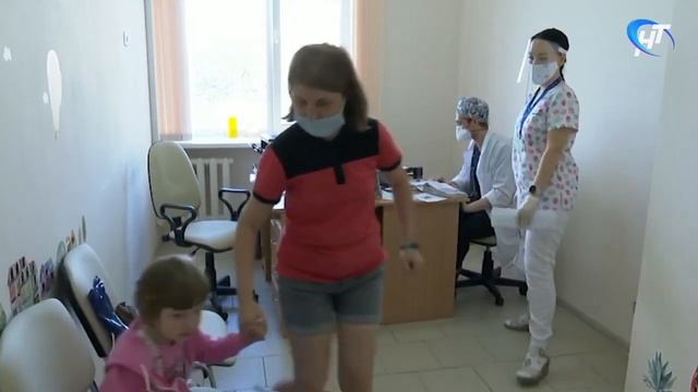 Ординаторы из Санкт Петербурга ведут прием новгородских детей смотреть онлайн