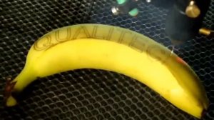 Гравировка лазером банана