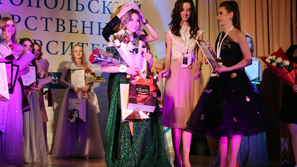 10 красавиц выступили на конкурсе «Краса СевГУ — 2022»