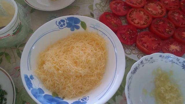 Помидоры с сыром и чёсноком.Так просто и вкусно!