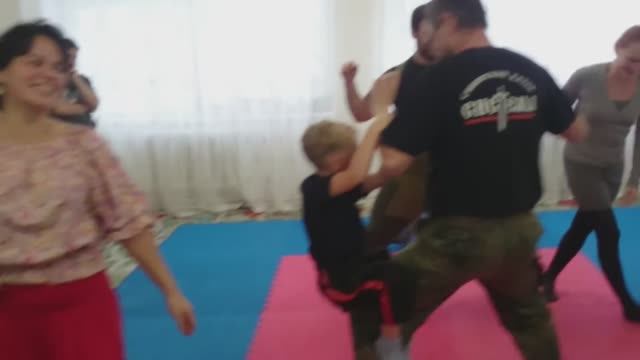 Игры с детьми: Деревья и Коняшки