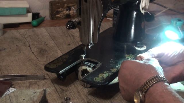 Швейная машина из СССР 70- 80-е годы выпуска...... смотреть онлайн