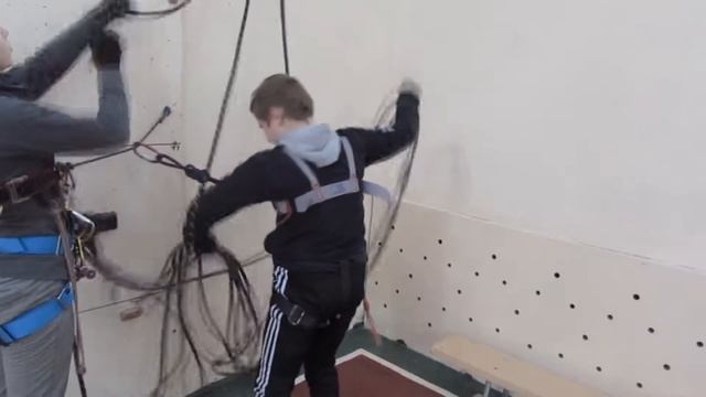 Детский туризм. Связки в зале на скорость.