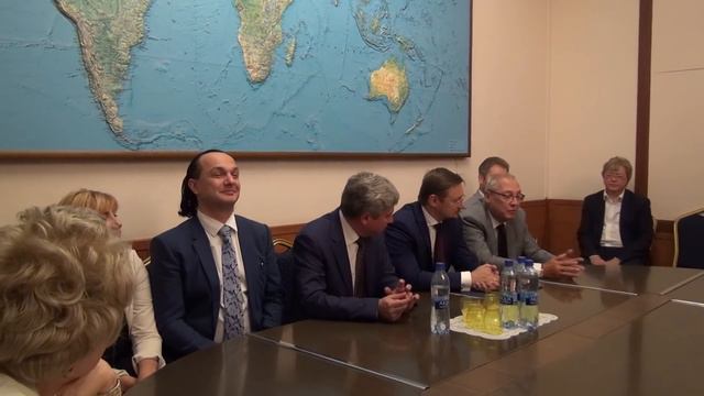 А. Журавский представил нового генерального директора Д. Иванова  коллективу Росгосцирка