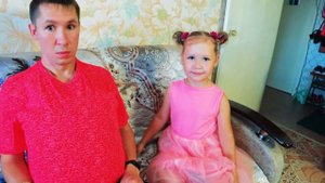 Азалия учит папу правильно питаться и заниматься спортом