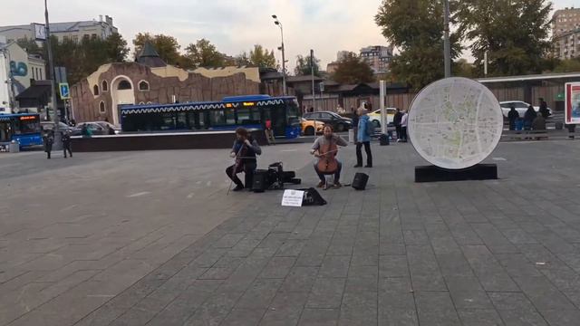Мировые хиты в исполнении виртуозов уличных музыкантов  🎶🎻🎼 #уличныемузыканты #музыкауметро