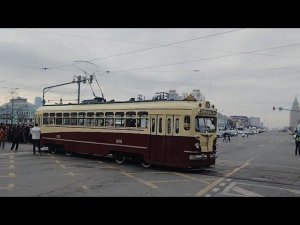 Старинные трамваи на улицах Москвы.