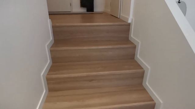 Ламинат на стълби с мдф первази и г образни лайсни