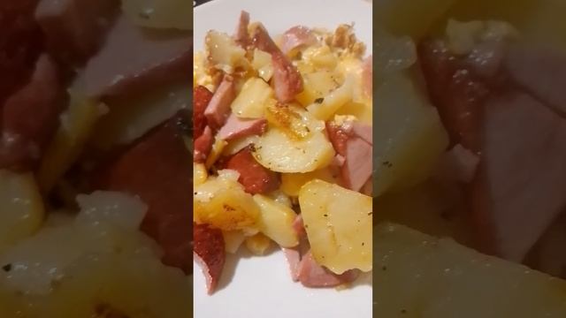 Картошечка с колбасой и яйцом #картошечка #колбаса #яйца #eggs #sausage #potatoes