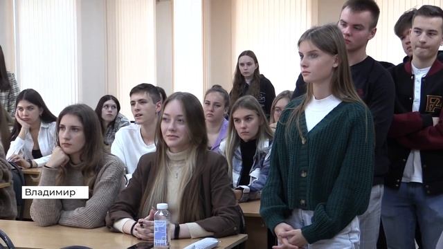 Активисты Российского Красного Креста научили студентов оказывать первую помощь.