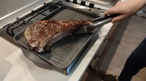 Приготовил стейк 1 кг! Как правильно жарить стейк из говядины. Огромный стейк ГОТОВИТ АНДРЕЙ.
