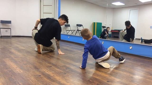 Ильяс - Брейк-данс Марьино, Люблино, Братиславская смотреть онлайн