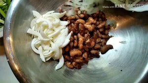Вкусный салат из фасоли и маринованных грибов!  Да с жареной картошечкой..?