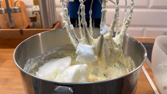 У вас есть творог? Приготовьте этот нежный десерт из простых продуктов