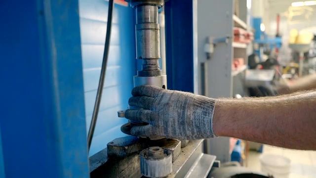 Audi A6 Замена подшипника ступицы переднего колеса смотреть онлайн