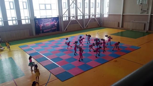 Танец Помпоны. GGG смотреть онлайн