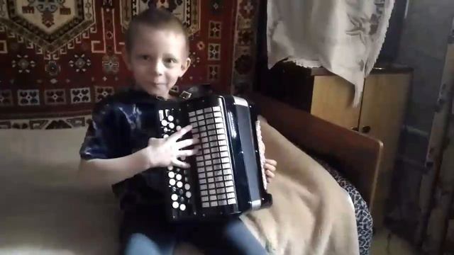 7 лет, хорошо играет на баяне смотреть онлайн