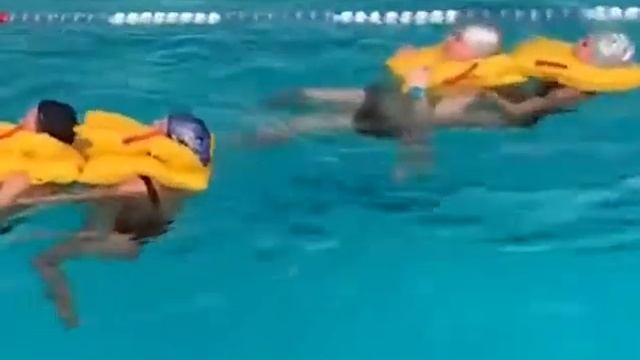 Как учат в школе бортпроводников смотреть онлайн