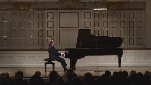 Людвиг ван БЕТХОВЕН - Соната для фортепиано № 1 фа минор / Рудольф БУХБИНДЕР