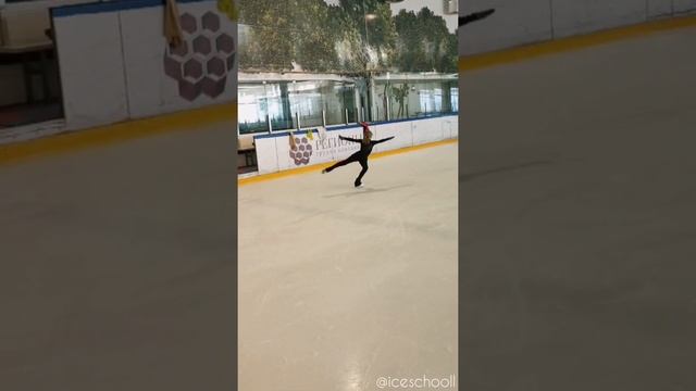 Настя и её тройной сальхов ⛸? Ученики ICESCHOOL ??