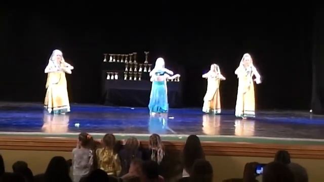 Индийский танец Боливуд. Yeh Neeli Peeli Choodiyan. Школа танцев Дарьи Лонской (Беларусь)