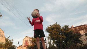 Учимся набивать левой правой ногой ??