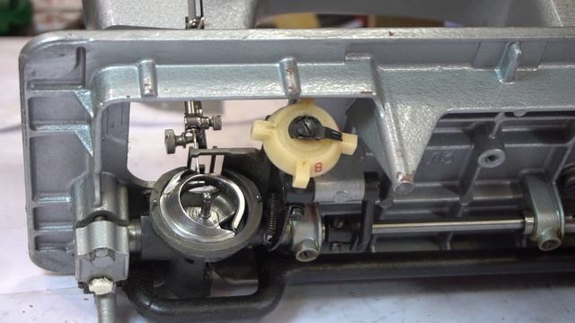 Почему Чайка рвёт нижнюю нить периодически? Как это устранить? смотреть онлайн