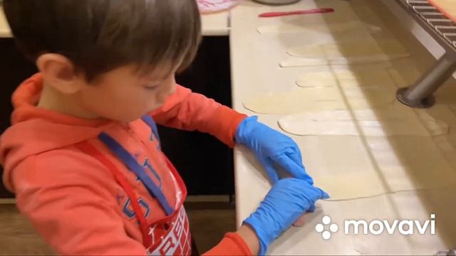 Сосиски в тесте от Багратика смотреть онлайн