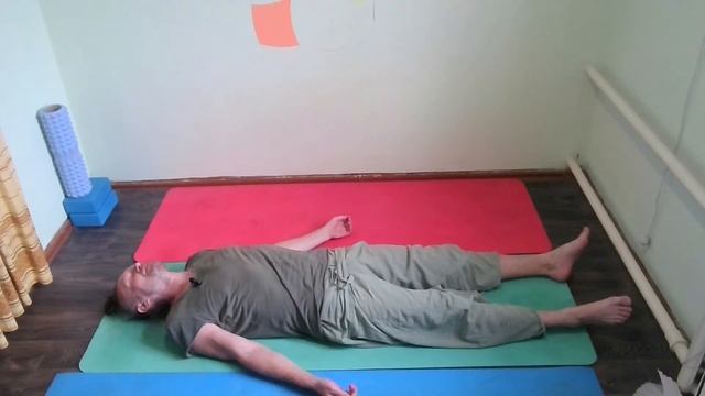 Утренние йога-асаны дома для начинающих ОНЛАЙН. Лучшая утренняя йога перед медитацией. 7.08.23 г. смотреть онлайн