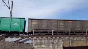 Разгон грузового. 3ЭС5К-409 "Ермак" с грузовым поездом разгоняется на зелёный