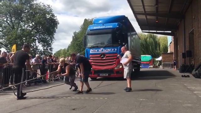 18 tonne Charity tuck pull Samantha Richards смотреть онлайн