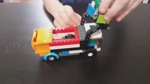 Мусоровоз с мусором из лего:)