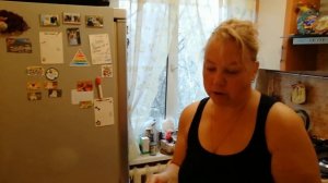 Квасим капусту в деревянной кадке.