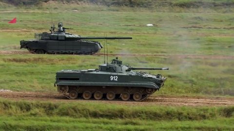 Динамические показы самых современных образцов российского вооружения. "АрМИ-2021"