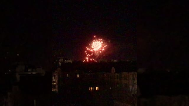 Салют для ленивых! Ярославль.  Таймлапс. Salute for the lazy! Fireworks from the window. Timelapse