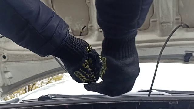 Замена тройника (форсунка, обратный клапан) омывателя лобового стекла Toyota Corolla 2012 E150