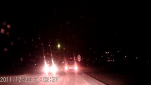 Нива на летней резине, по скользкой дороге