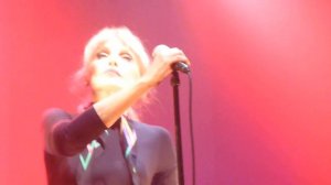 Arielle Dombasle and the Hillbilly Moon Explosion à la Cigale I'm gonna dry my eyes