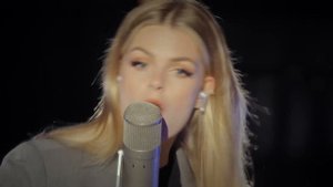 Rolling in the Deep - Adele (Cover by Davina Michelle)