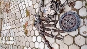 Светильник над верстаком.